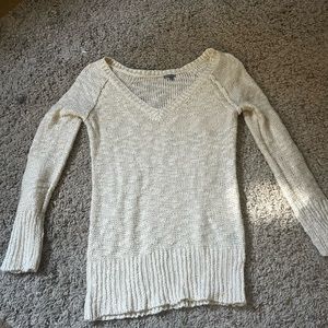 Simple v neck beige sweater